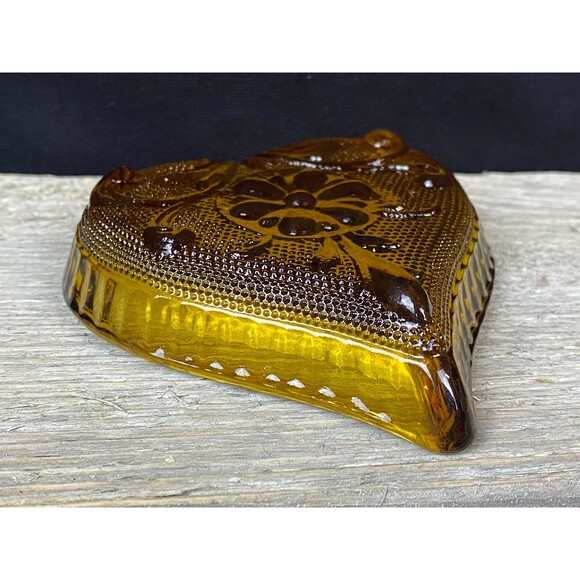 Vintage Indiana Glass Tiara Sandwich Amber Heart Ashtray Trinket Ring Dish - Picture 6 of 8